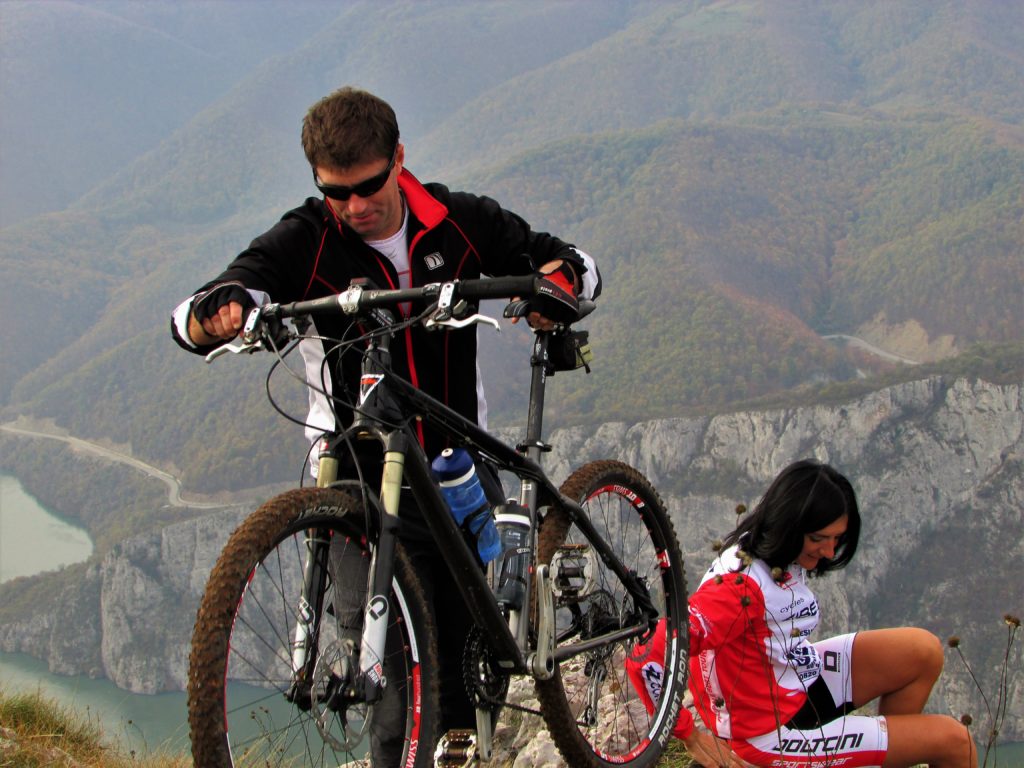 U prvom planu Njegovo Visočanstvo, KTM Konstantin Veličanstveni