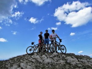 Freebikeri na vrhu Beljanice