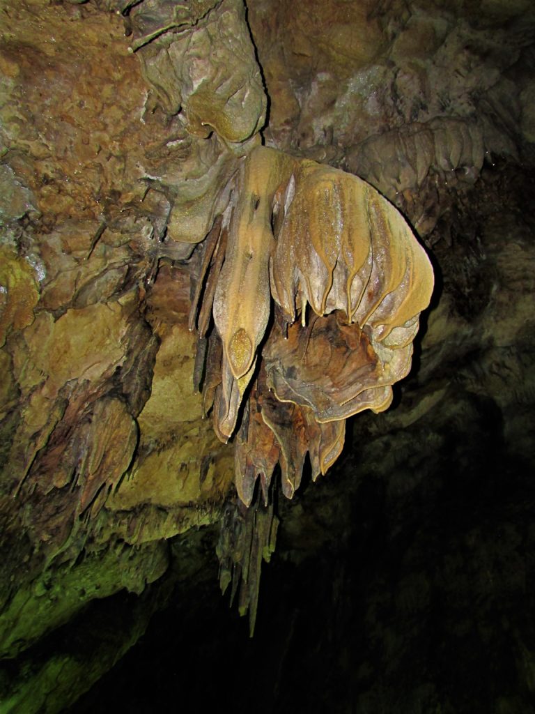 Pećinski nakit u Lazarevoj pećini 