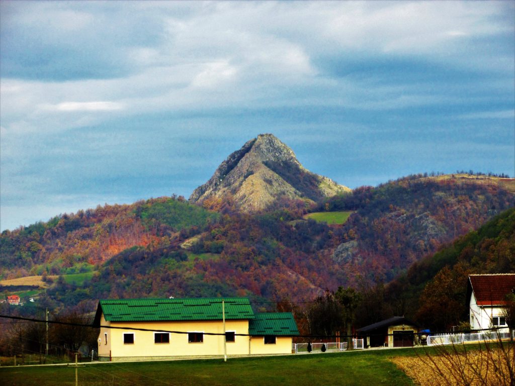 Na putu za Maglič-grad, pauza i pogled na Ostrvicu