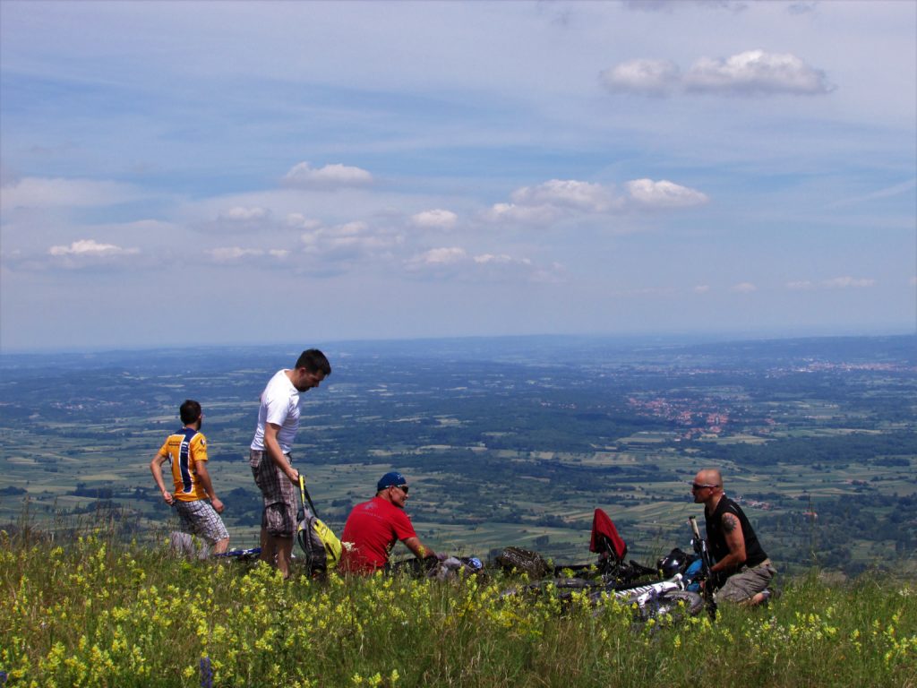 Na Velikom vrhu, pogled na Ježevac i Vukan