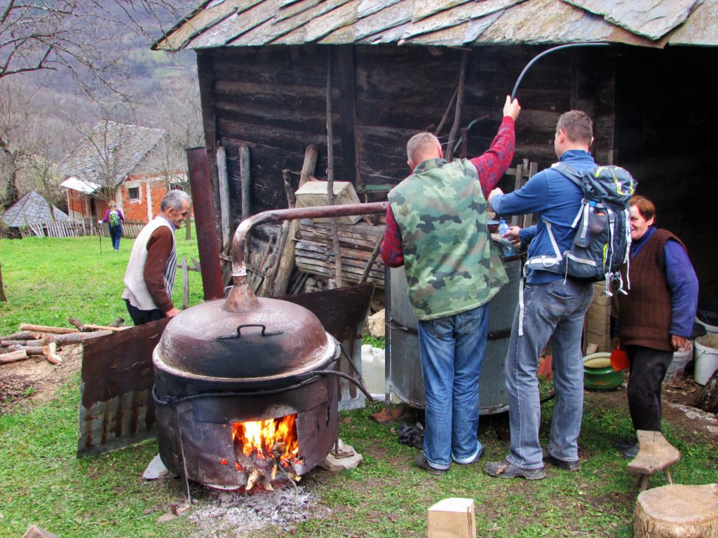 Peče se rakija