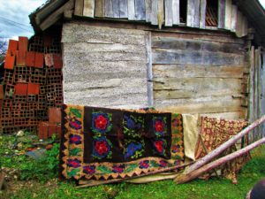 Ispred kuće u kanjonu Panjice