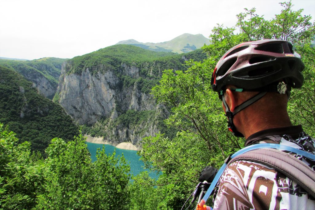 Pogled na Pivsko jezero