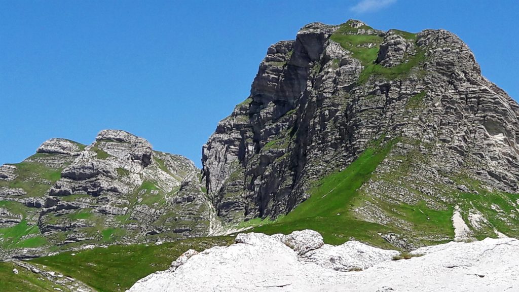 Durmitor: Vjetrena brda (levo) i Uvita greda (desno)