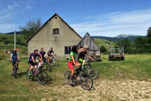 Ženski deo Čiker-ekipe