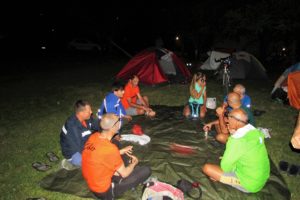 Večernje druženje u kampu