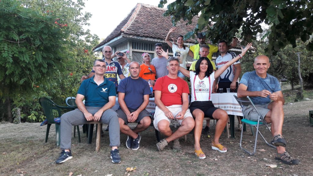 Cikloturizam - od ideje do realizacije Tešmanov konak, i mi ispod lipe