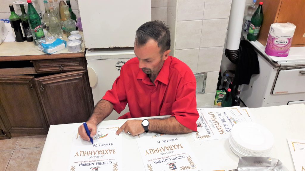 Miki piše zahvalnice