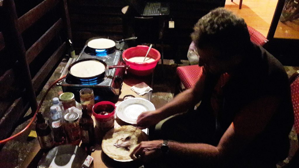 U Vrhpolju, pod okriljem noći, peku se čuvene "Kušine palačinke"