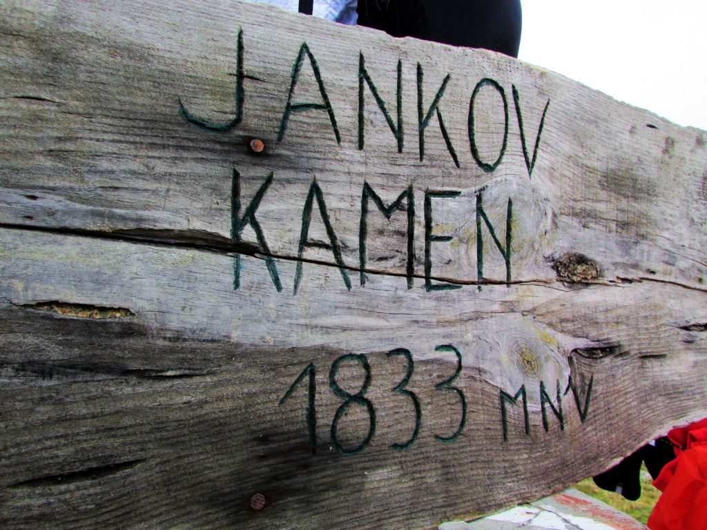 Tabla koja je godinama stajala na Jankovom kamenu, i s kojom smo se obavezno fotografisali