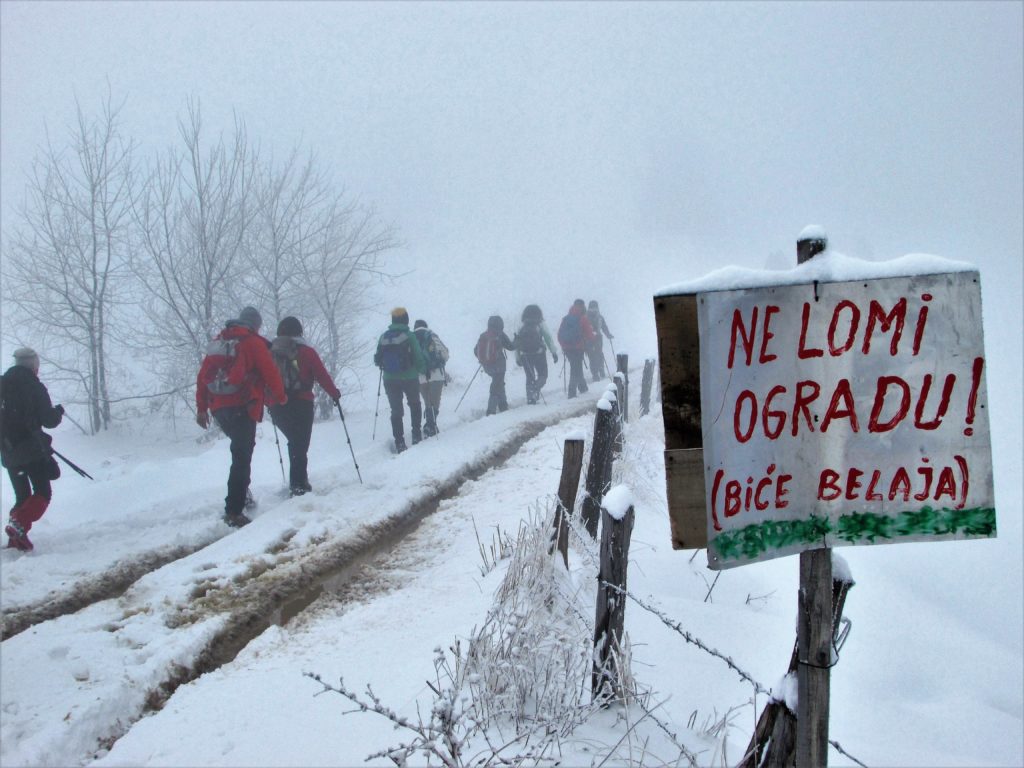 Prevoj Debelo Brdo, i početak pešačenja