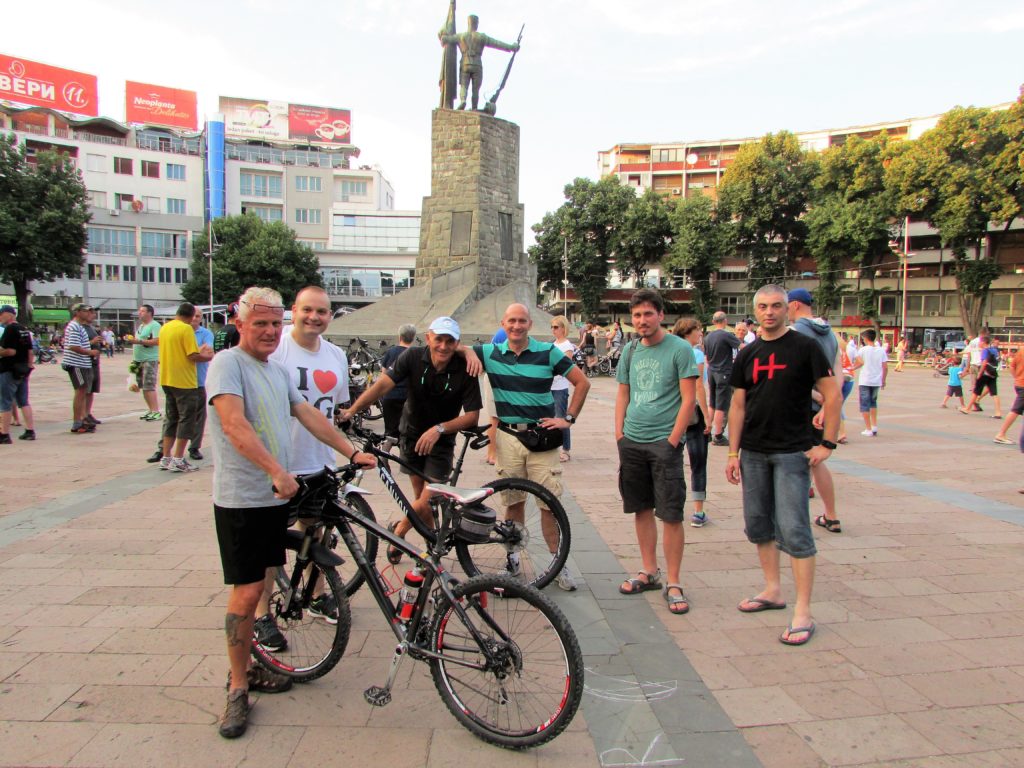 Čiker MTB maraton 2016 - Okupljanje na gradskom trgu u Kraljevu