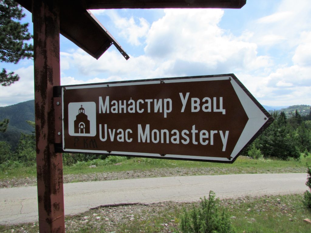 Skretanje na put prema manastiru Uvac 