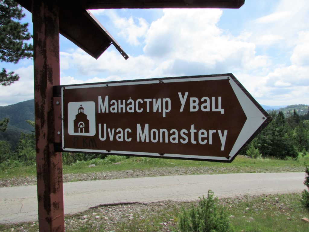 Skretanje na put prema manastiru Uvac