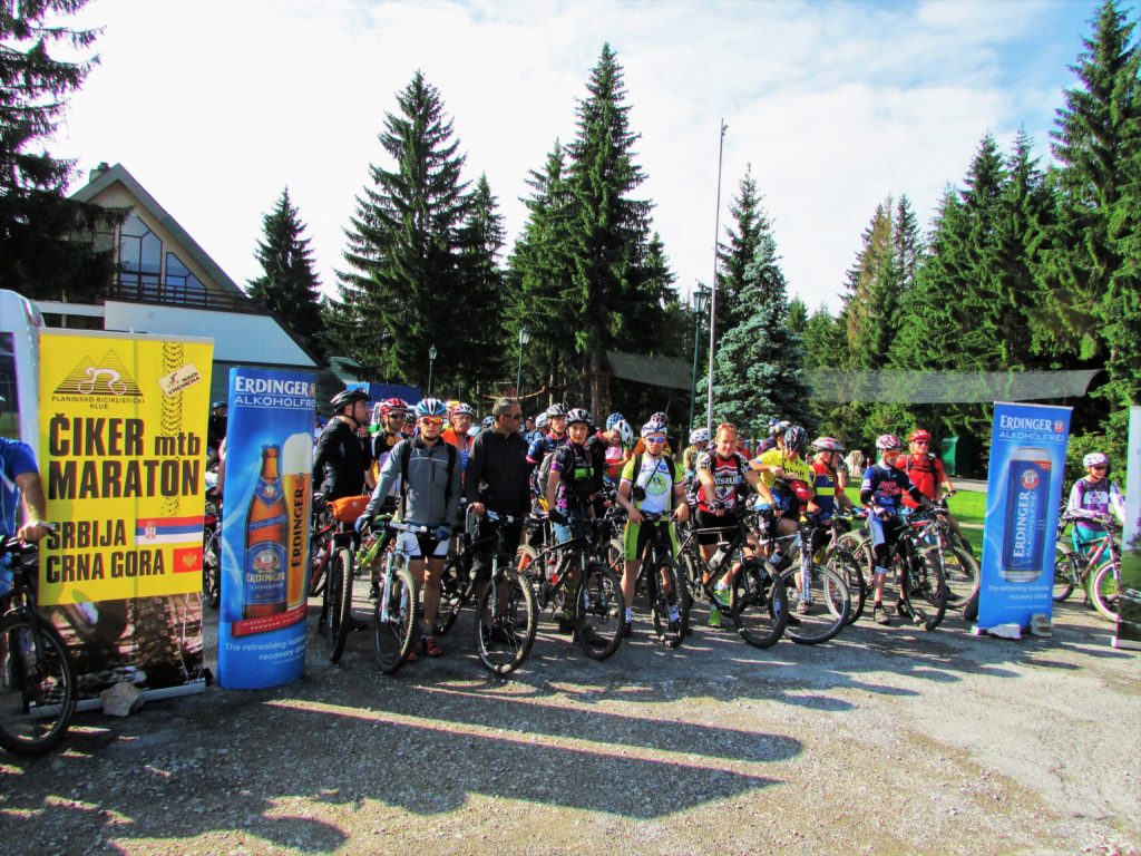 Čiker-maratonci ispred hotela "Panorama" na Zlataru