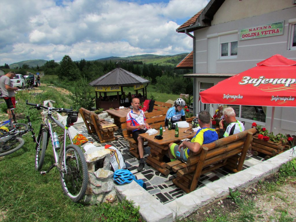 Pauza u kafani"Dolina vetra" na obroncima Jadovnika