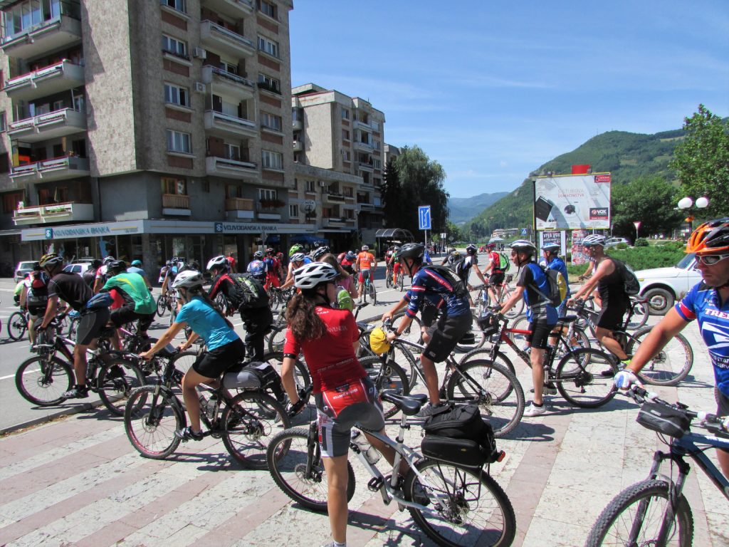 Nakon pauze u Prijepolju, krećemo prema graničnom prelazu Jabuka