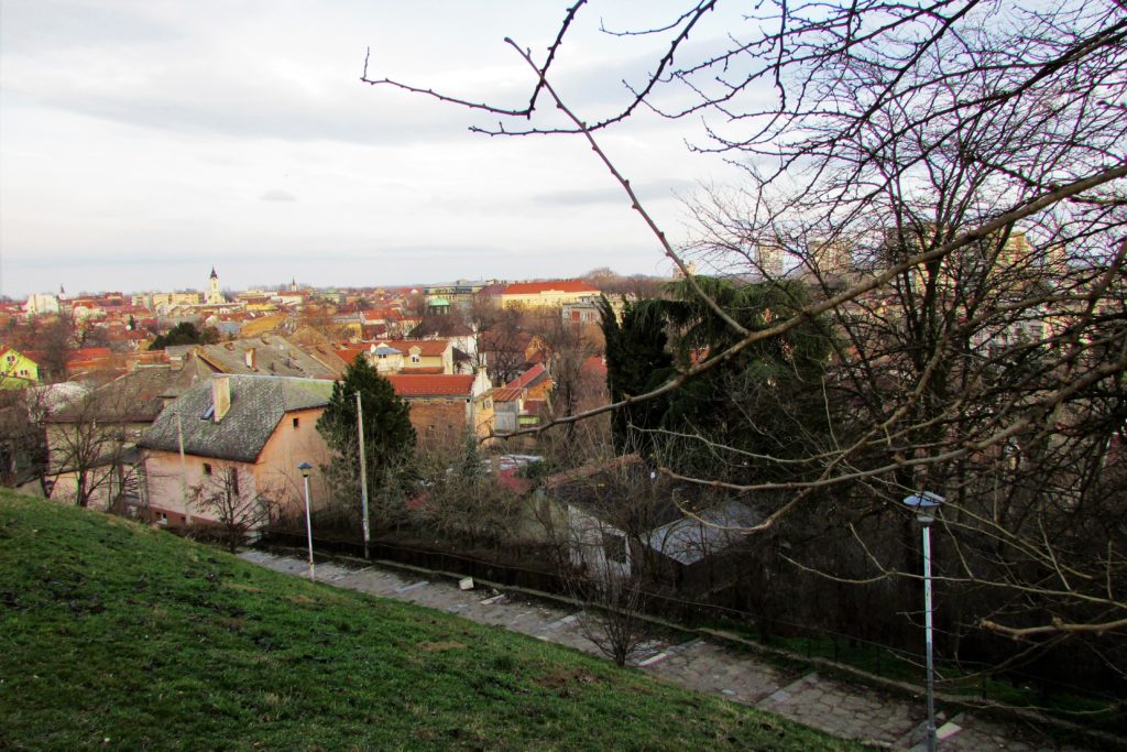 Stepenice koje vode sa zemunske Kalvarije prema ulici Prilaz