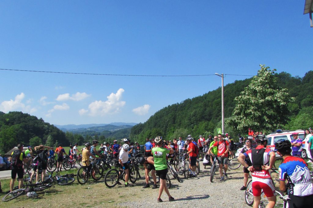 Okupljanje pred početak maratona u Bastavu