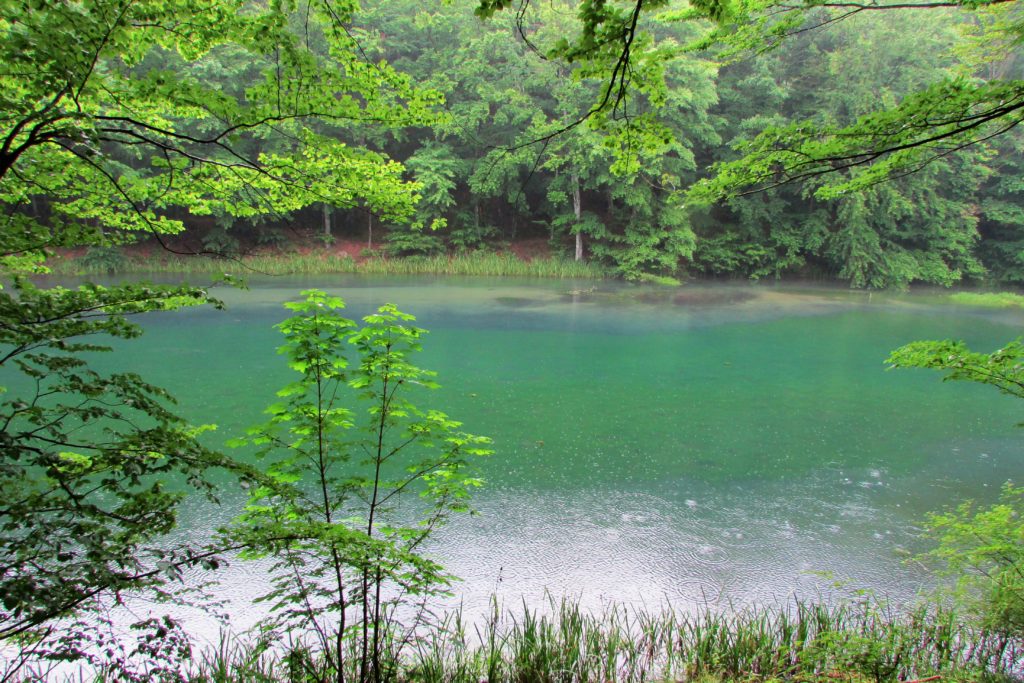 Gornje jezero na Grzi pod kišnim kapima