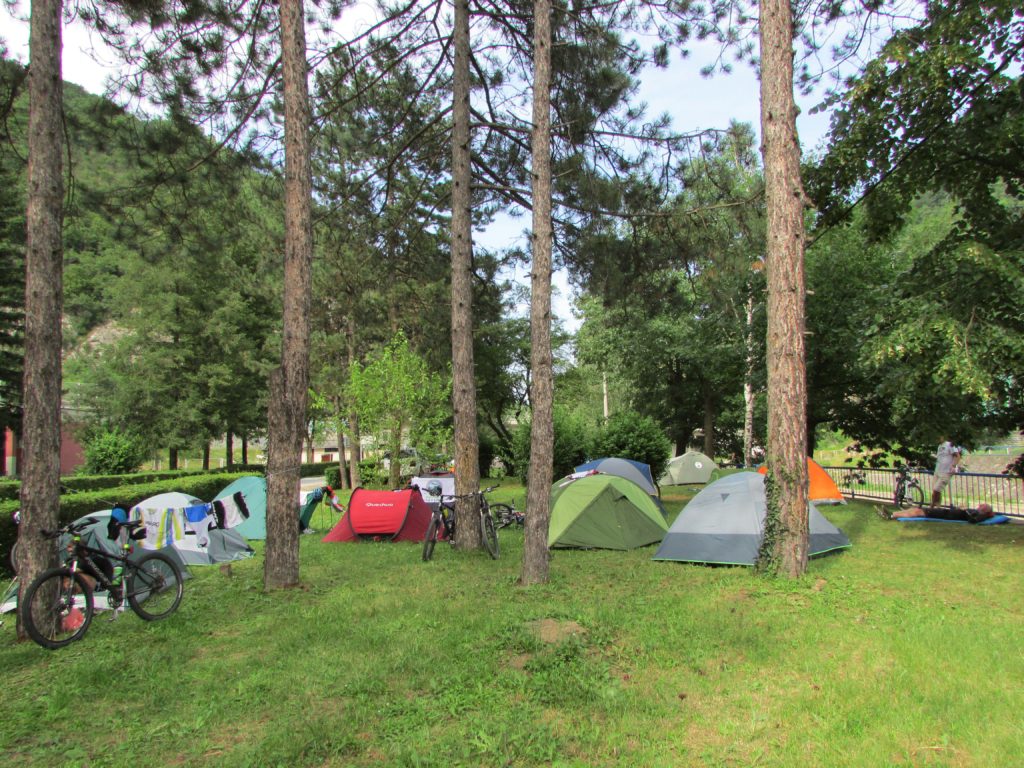 Improvizovani kamp u Ovčar-banji