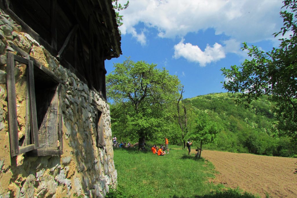 Stari čardak na vrhu Kostajnika