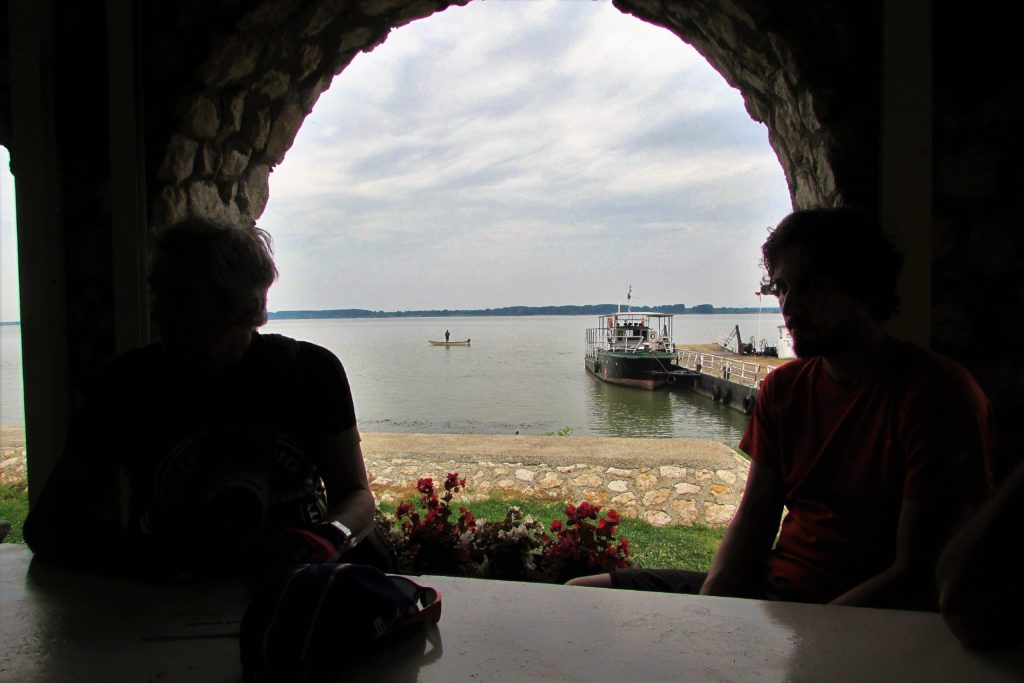 Pogled na Dunav sa terase kafane "Kod tvrđave"
