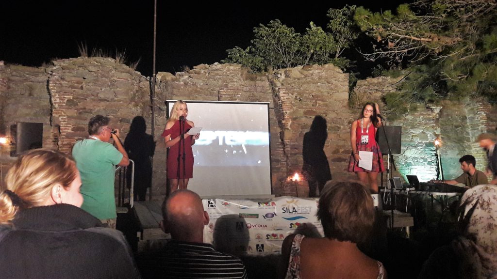 Delić atmosfere iz karavan-saraja prilikom projekcije filmova