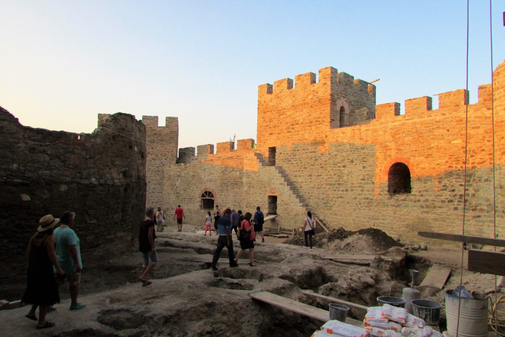 Među zidinama Ramske tvrđave u rekonstrukciji