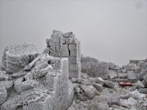 Rtanj - porušena kapelica na vrhu Šiljak