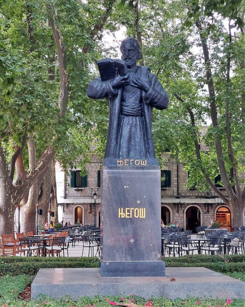 Spomenik Njegošu u Trebinju