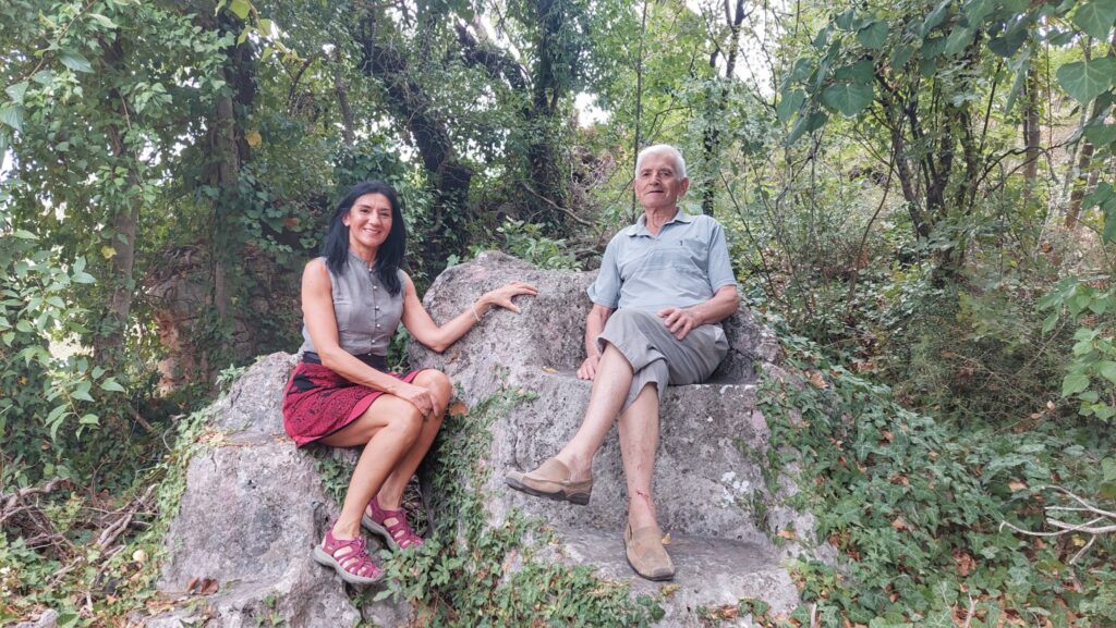 Kamene (sudačke) stolice u selu Ošanjići