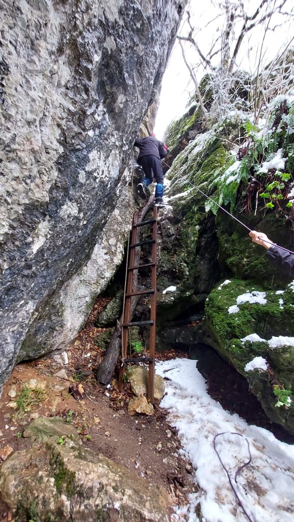 Velika Porica - silazak u jamu