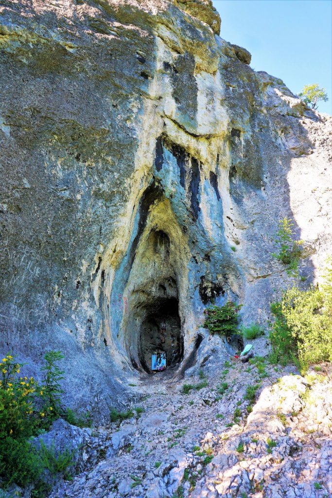 Bogorodica u steni, Lepterija iznad Sokobanje
