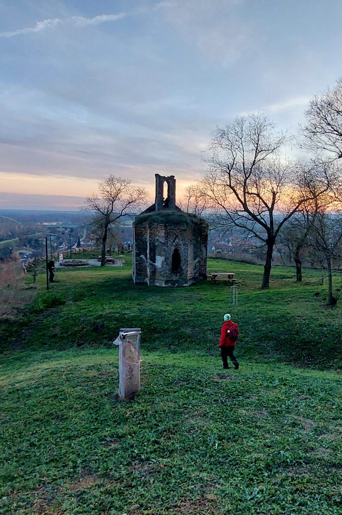 Kapelica na Kalvariji, arheološkom lokalitetu iznad Titela