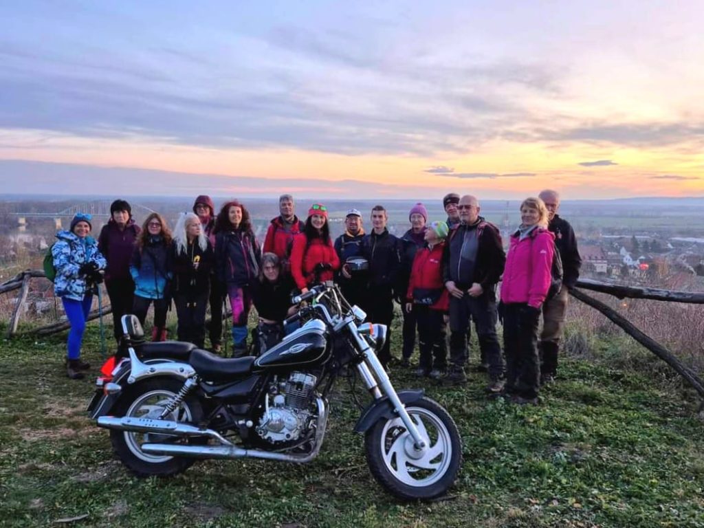 Na Kalvariji, u sumrak, s našim novim drugarom Srđanom, koji nam je pričao o istoriji i legendama titelskog kraja