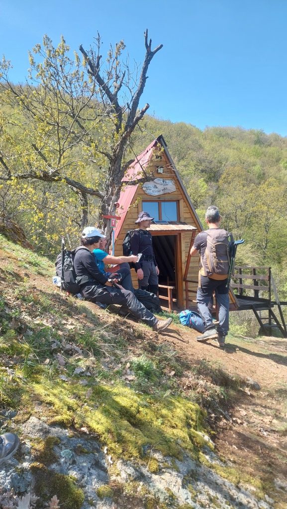 Planinarski dom - brvnara na 540 m, lokalitet Šuplji kamen, Pasjača