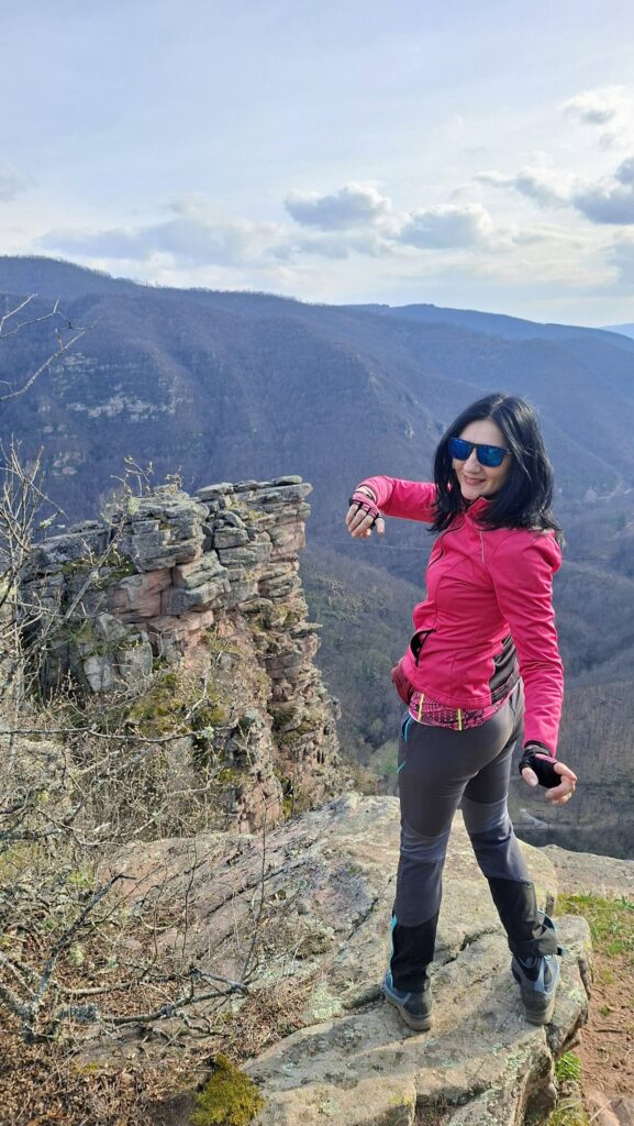 Mala Tumba - pogled na vidikovac Tumba na 780 m.v, Stara planina